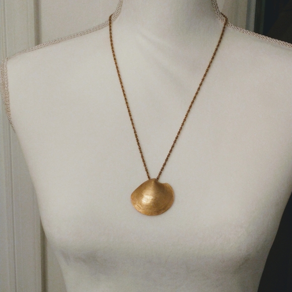 Vintage Crown Trifari Shell Pendant Necklace - Picture 5 of 6